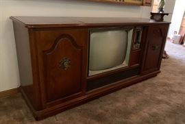 Motorola Vintage Console Stereo w/ TV	31x68x22in	HxWxD