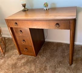 Watertown Table Slide Desk Expanding Table	30x40x22in	HxWxD