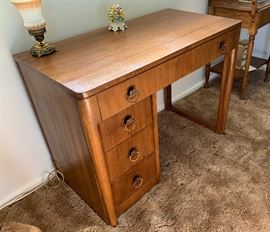 Watertown Table Slide Desk Expanding Table	30x40x22in	HxWxD