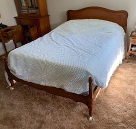 Antique Maple Full Size Bed Complete Mattress/Frame/Boxspring	42x57x78inH HxWxD