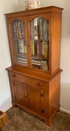 Heywood Wakefield Maple China Hutch Cabinet	69x36x18in	HxWxD