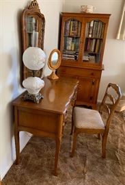 Country Maple Vanity desk w/ Mirror	30x44x23in	HxWxD