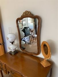 Country Maple Vanity desk w/ Mirror	30x44x23in	HxWxD