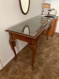 Thomasville French CountryOak Desk	31x57x23in	HxWxD