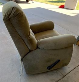 Plush Recliner Chair	40x37x34in	HxWxD