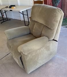 Plush Recliner Chair	40x37x34in	HxWxD