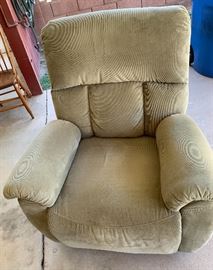 Plush Recliner Chair	40x37x34in	HxWxD