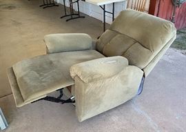 Plush Recliner Chair	40x37x34in	HxWxD