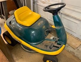 Yard-Man Yard Bug Riding Lawn Mower 13B-325-401	 