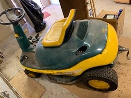 Yard-Man Yard Bug Riding Lawn Mower 13B-325-401	 