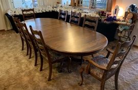 Oak Dining Room Table w/ 6 Chairs (2 Leaves)	29x25Wx72/90/108 in Long HxWxL