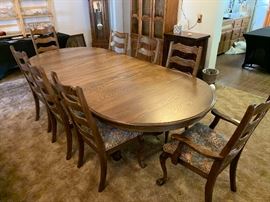 Oak Dining Room Table w/ 6 Chairs (2 Leaves)	29x25Wx72/90/108 in Long HxWxL