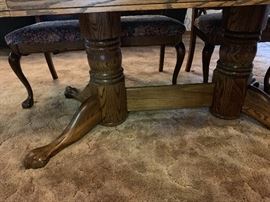 Oak Dining Room Table w/ 6 Chairs (2 Leaves)	29x25Wx72/90/108 in Long HxWxL