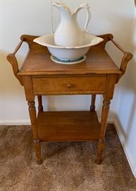 Antique Maple washstand	32x24x16in	HxWxD
