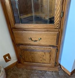 Oak Corner Cabinet	78x21x21in	HxWxD