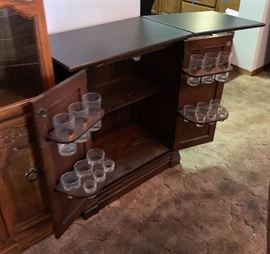 Vintage Walnut Bar w/ Owl Glasses	33x28x16in	HxWxD