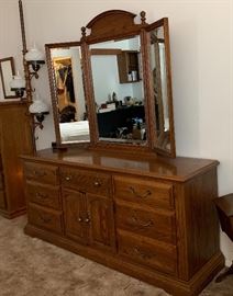 Oak Hill by Temple Stewart  9 Drawer Dresser w/ Mirror	32x71x20in +47.5 in for Mirror HxWxD
