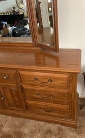 Oak Hill by Temple Stewart  9 Drawer Dresser w/ Mirror	32x71x20in +47.5 in for Mirror HxWxD