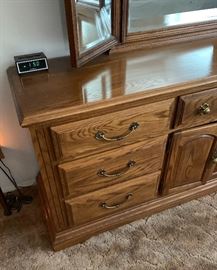 Oak Hill by Temple Stewart  9 Drawer Dresser w/ Mirror	32x71x20in +47.5 in for Mirror HxWxD