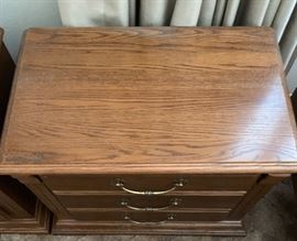 2 Oak Hill by Temple Stuart Nightstands PAIR	22x26x16in	HxWxD