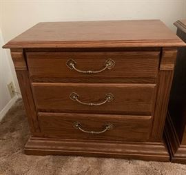 2 Oak Hill by Temple Stuart Nightstands PAIR	22x26x16in	HxWxD
