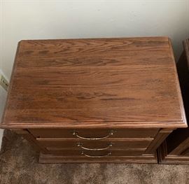 2 Oak Hill by Temple Stuart Nightstands PAIR	22x26x16in	HxWxD