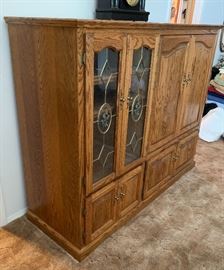 Kushwood Oak Cabinet Dresser AV	51x62x22in	HxWxD