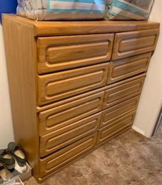 Cedar  Lined Oak Double Blanket Cabinet	46x48x16.5	HxWxD