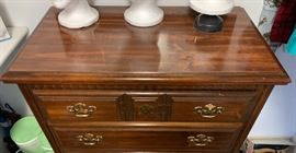 Bassett 5-Drawer Dresser	45x32x18in	HxWxD