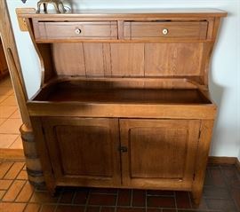 Antique Dry Sink	48x41x17	HxWxD