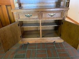 Oak Kitchen Cabinet	79x42x18in	HxWxD