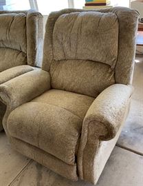  
	▪	Plush Recliner Chair #3	41x40x40	