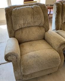 	▪	Plush Recliner Chair #2	41x40x40	HxWxD
 