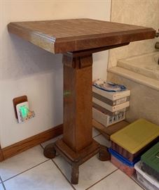 Antique Pedestal Stand	32x20x21in	HxWxD