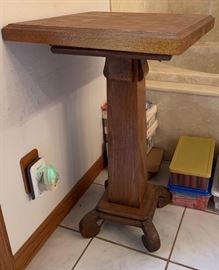 Antique Pedestal Stand	32x20x21in	HxWxD
