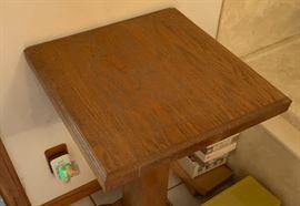 Antique Pedestal Stand	32x20x21in	HxWxD