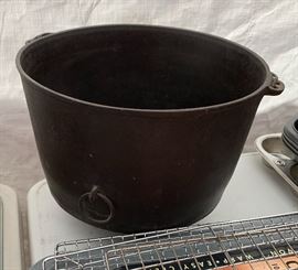 WAPAK Cast Iron cauldron/Kettle	 
