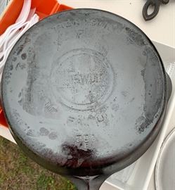 Griswold 701 Cast Iron Pan