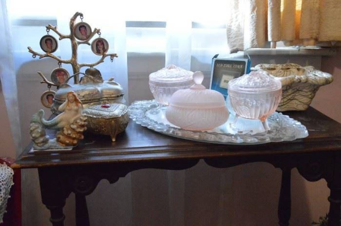 Assorted decor