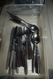 VINTER INTERPUR JAPAN FLATWARE SET-WOODEN HANDLES