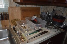 BAKEWARE, FLATWARE, UTENSILS