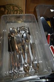 FLATWARE SET