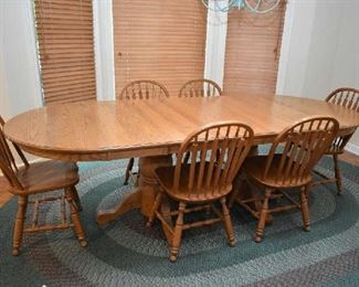 OAK DINING TABLE W/2 LEAFS & 6 CHAIRS