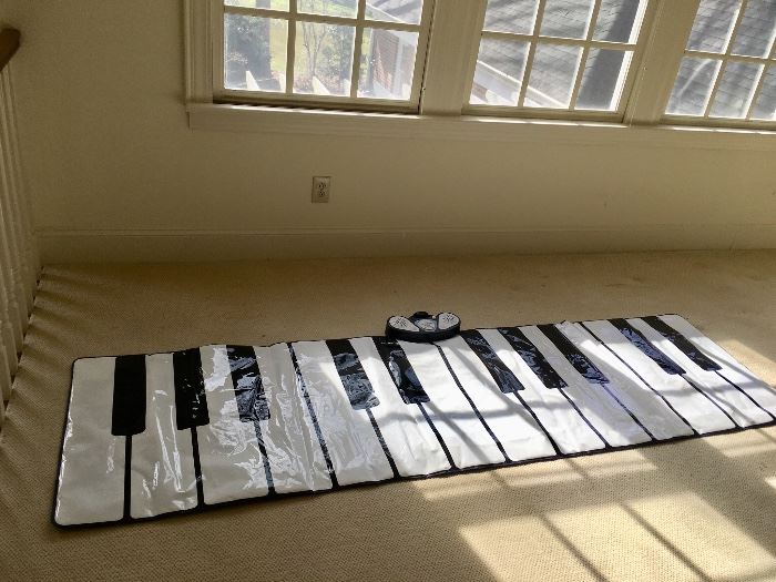 Keyboard floor mat