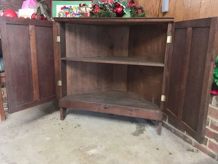 corner cabinet (interior)