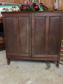 Corner cabinet