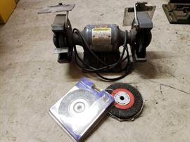 #56: Baldor Electric Bench Grinder Buffer 1/3 HP, Unopened AvantiPro Wire Wheel
Electric Bench Grinder Buffer 1/3 HP, Unopened AvantiPro Wire Wheel