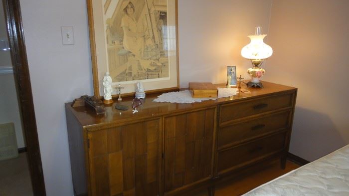 Kroehler Dresser, Matching nightstand and chest. 