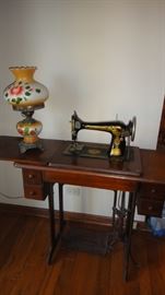Vintage Singer Sewing machine, Foot treadle 