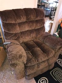 FULL BODY ELECTRIC CHAIR RECLINER WITH BUILT -IN HEAT THERAPY